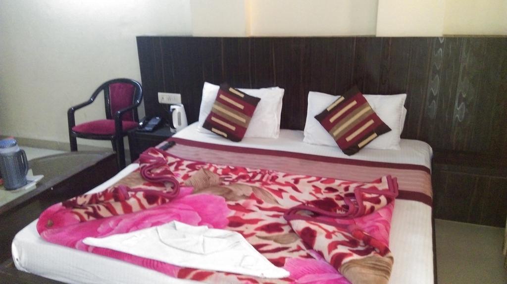 Hotel Surya Plaza New Delhi Eksteriør bilde