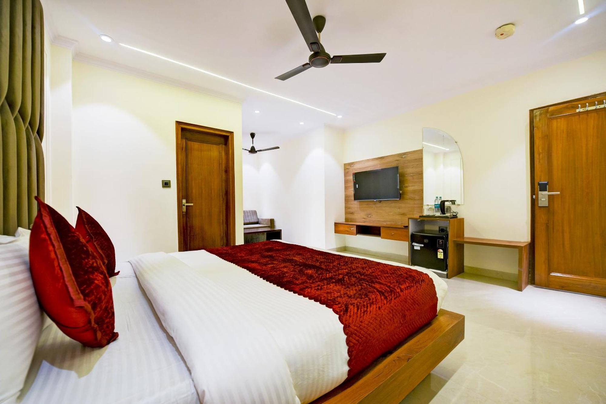 Hotel Surya Plaza New Delhi Eksteriør bilde