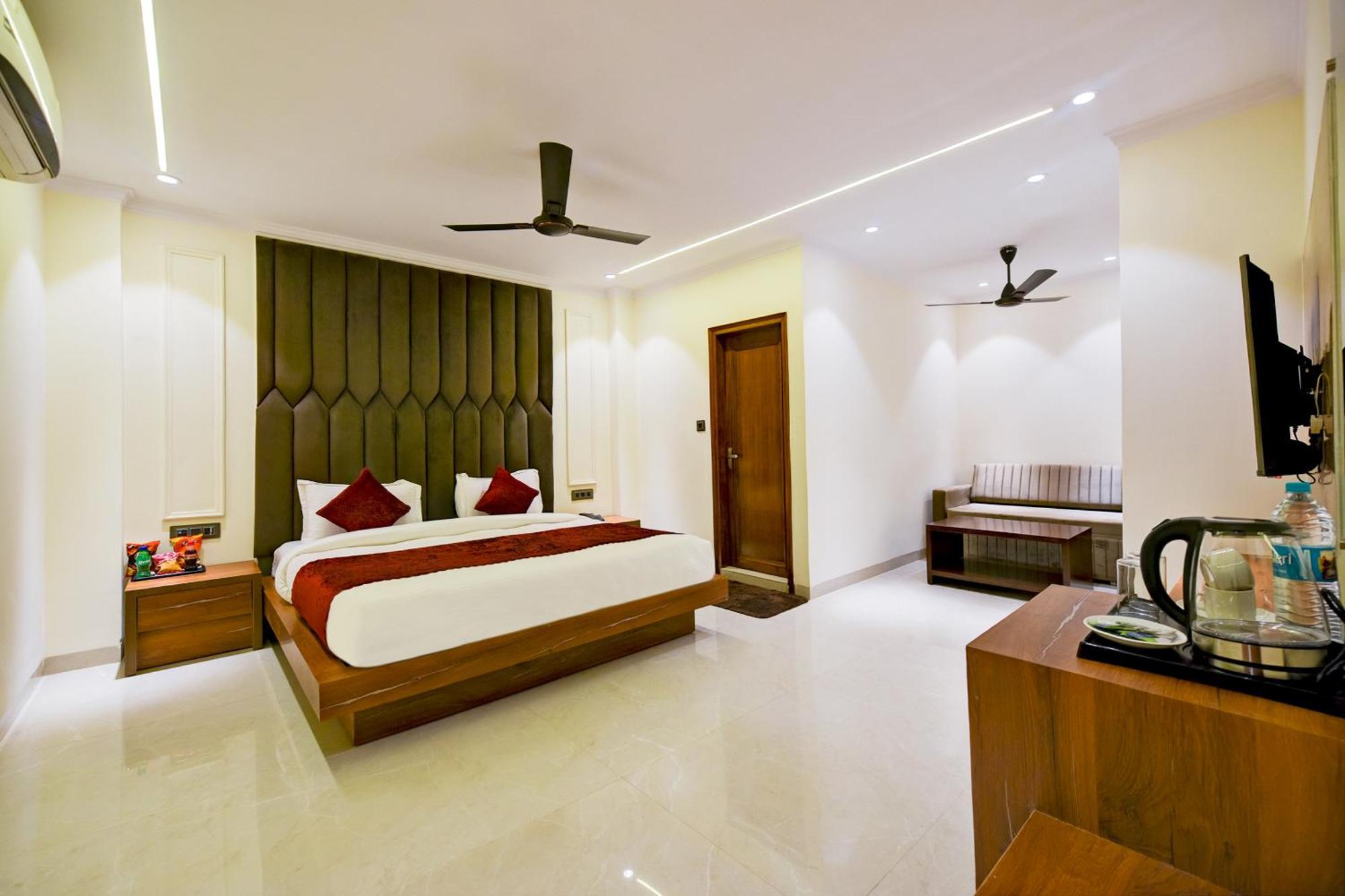 Hotel Surya Plaza New Delhi Eksteriør bilde