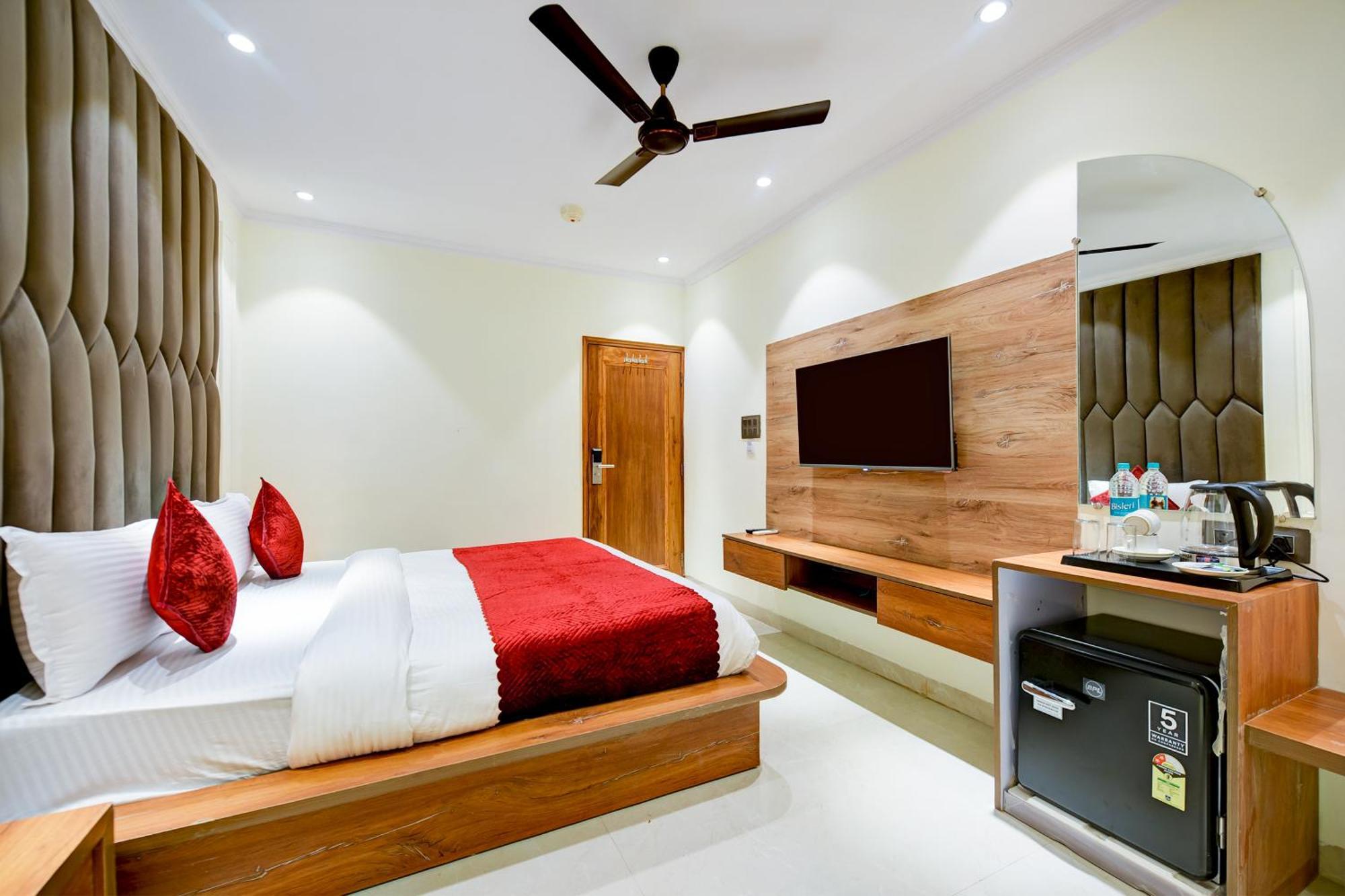 Hotel Surya Plaza New Delhi Eksteriør bilde