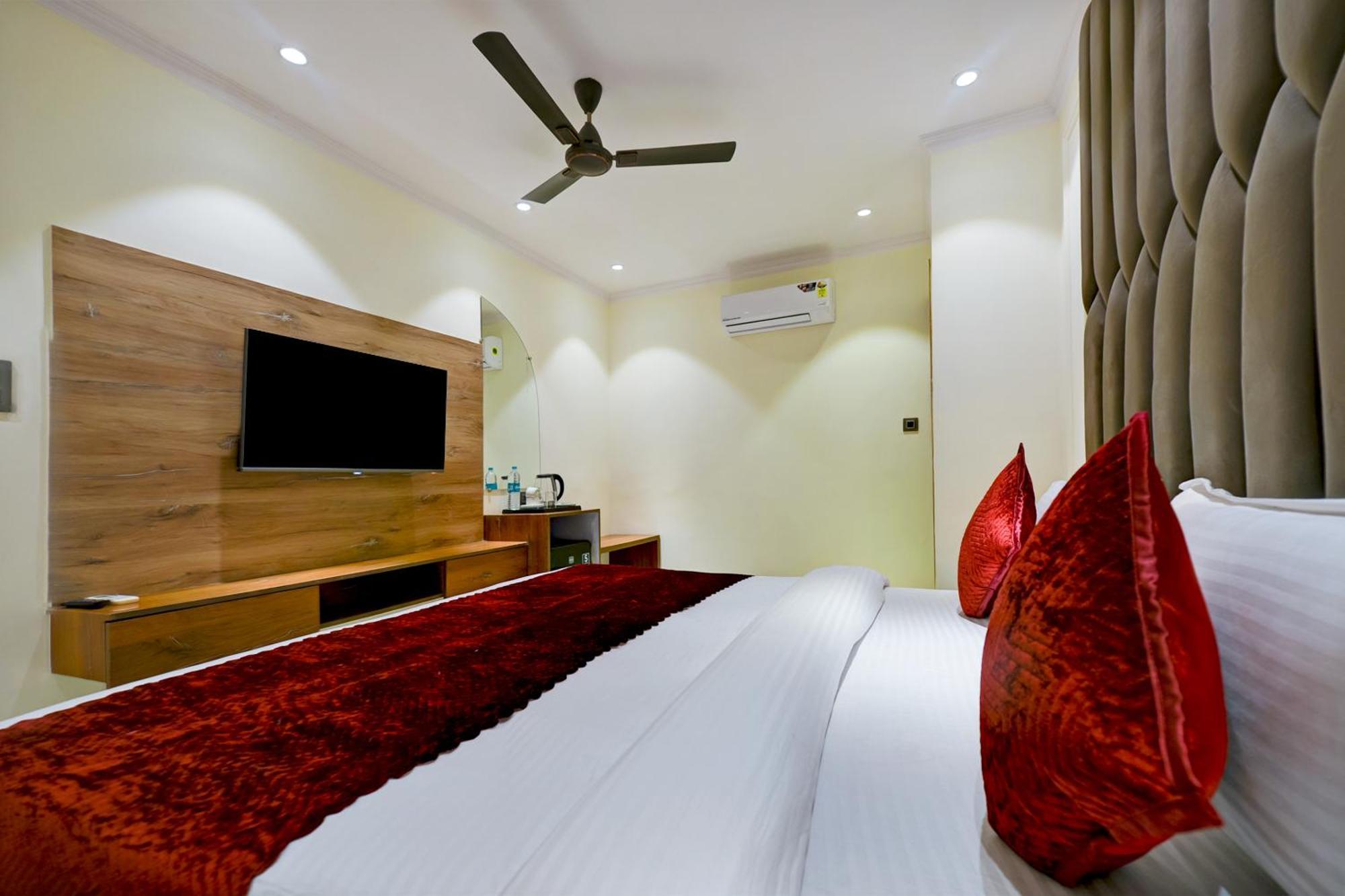 Hotel Surya Plaza New Delhi Rom bilde