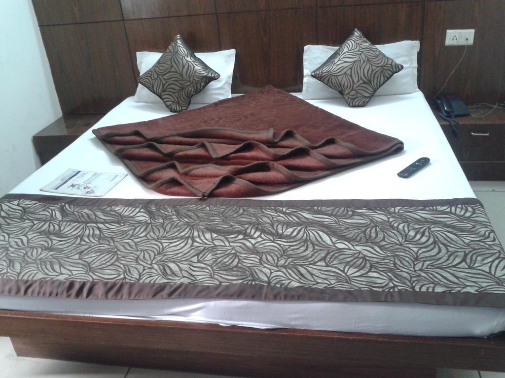 Hotel Surya Plaza New Delhi Eksteriør bilde