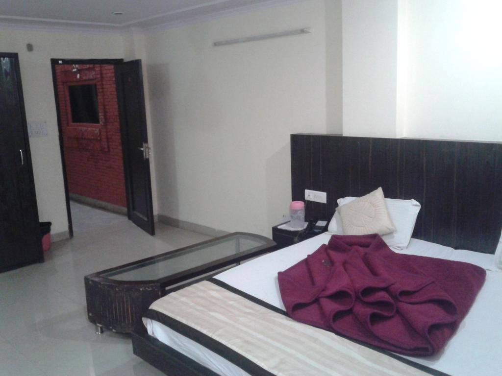 Hotel Surya Plaza New Delhi Eksteriør bilde