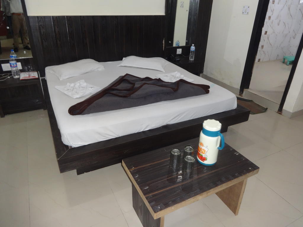 Hotel Surya Plaza New Delhi Rom bilde