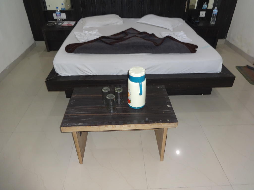 Hotel Surya Plaza New Delhi Rom bilde