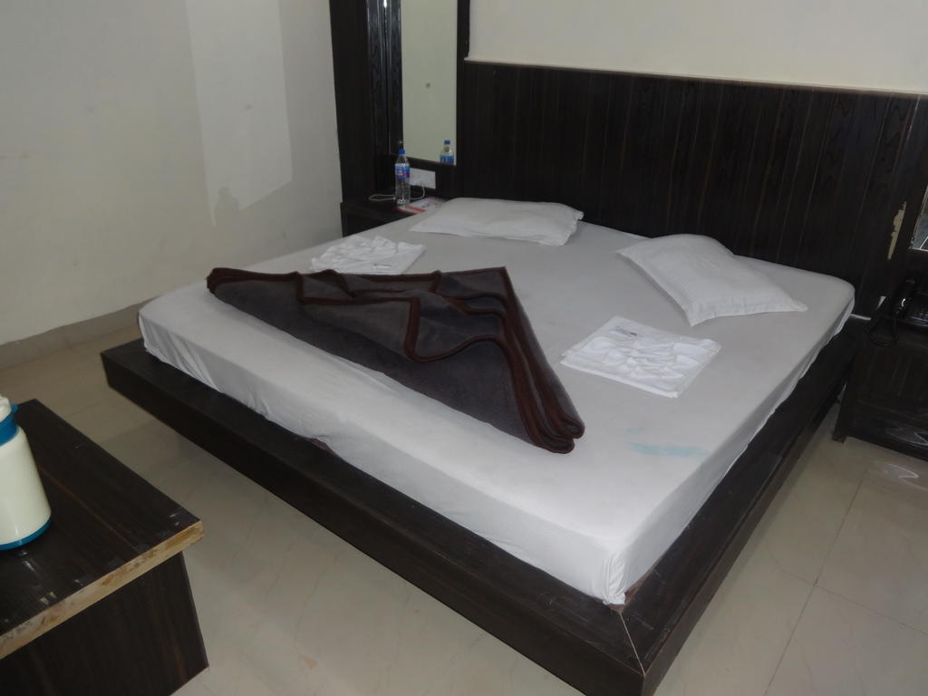Hotel Surya Plaza New Delhi Rom bilde
