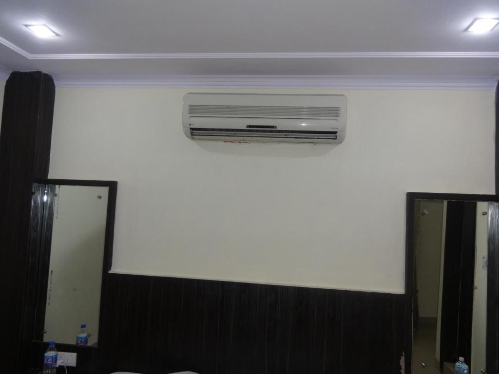 Hotel Surya Plaza New Delhi Eksteriør bilde