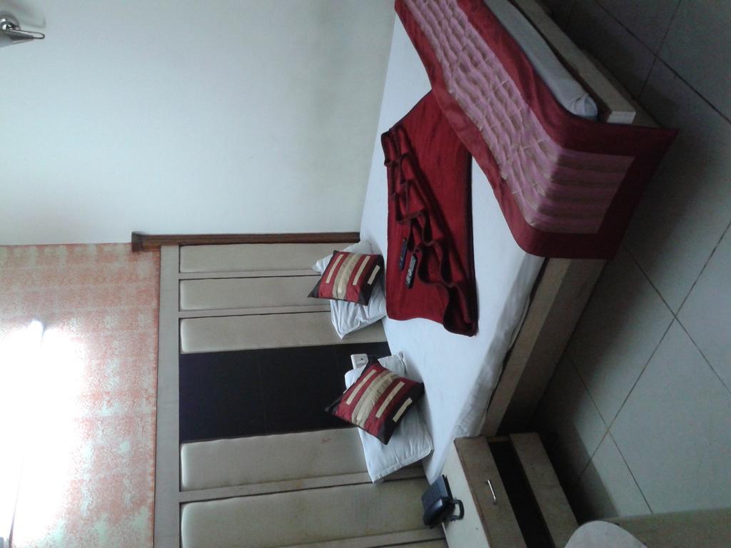 Hotel Surya Plaza New Delhi Eksteriør bilde
