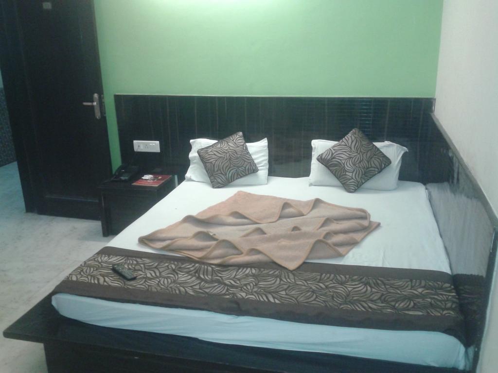 Hotel Surya Plaza New Delhi Eksteriør bilde