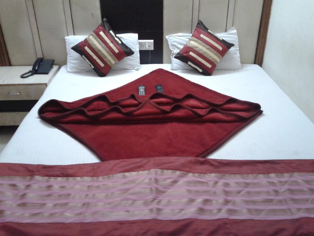 Hotel Surya Plaza New Delhi Eksteriør bilde