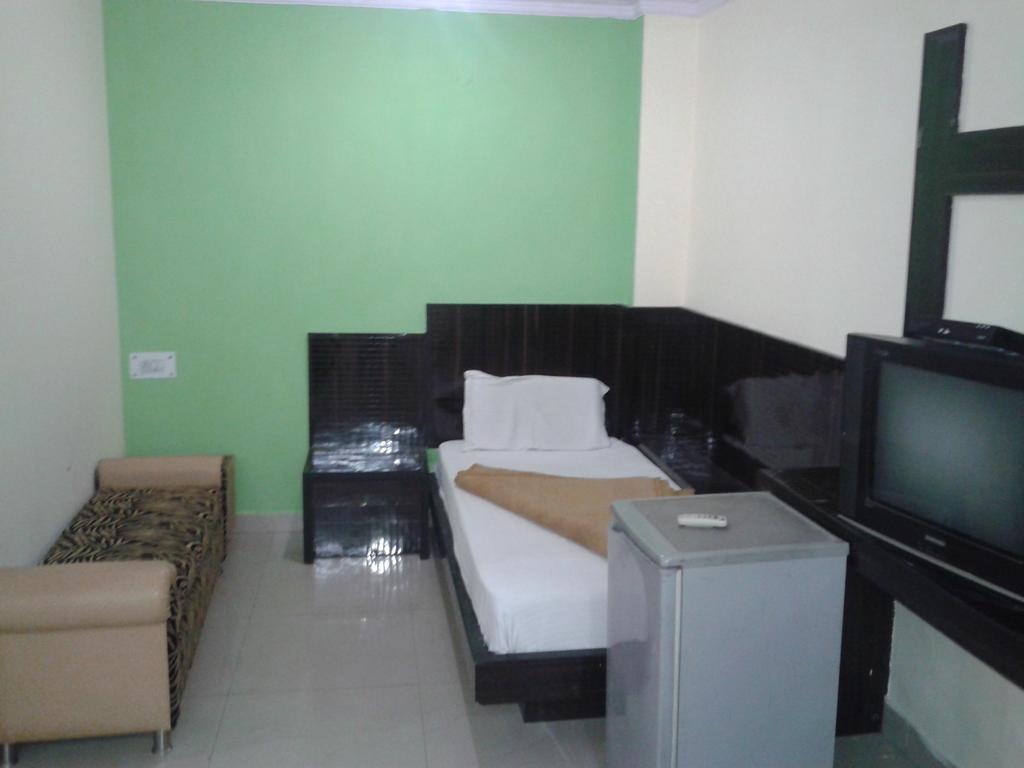Hotel Surya Plaza New Delhi Eksteriør bilde