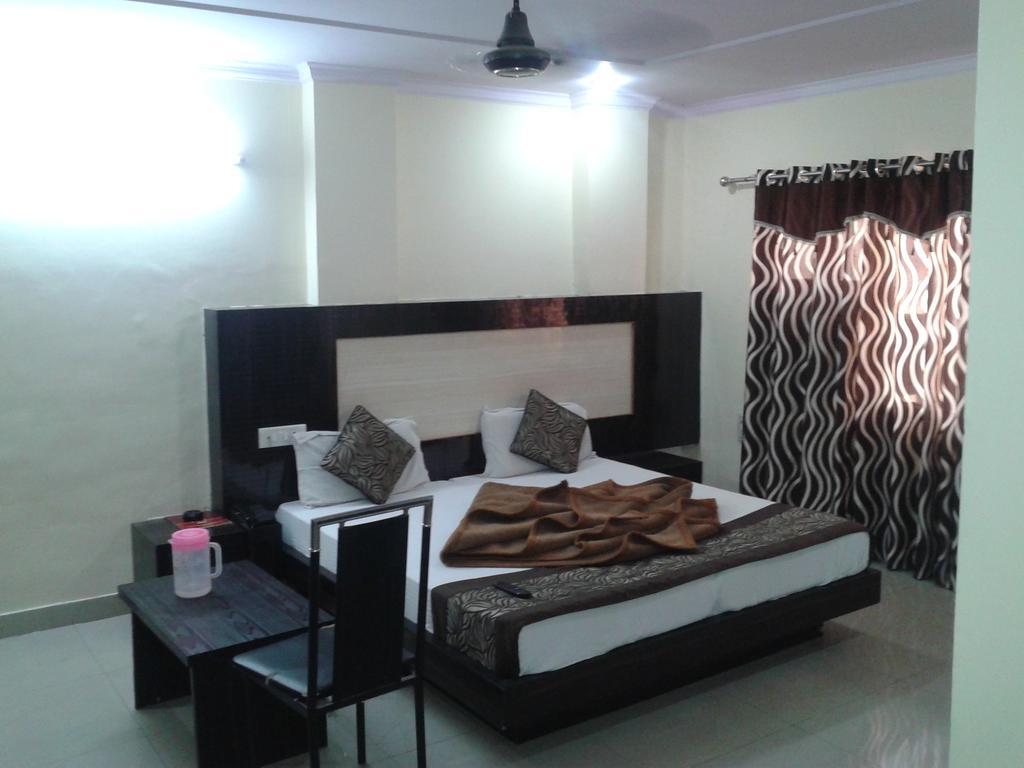 Hotel Surya Plaza New Delhi Eksteriør bilde